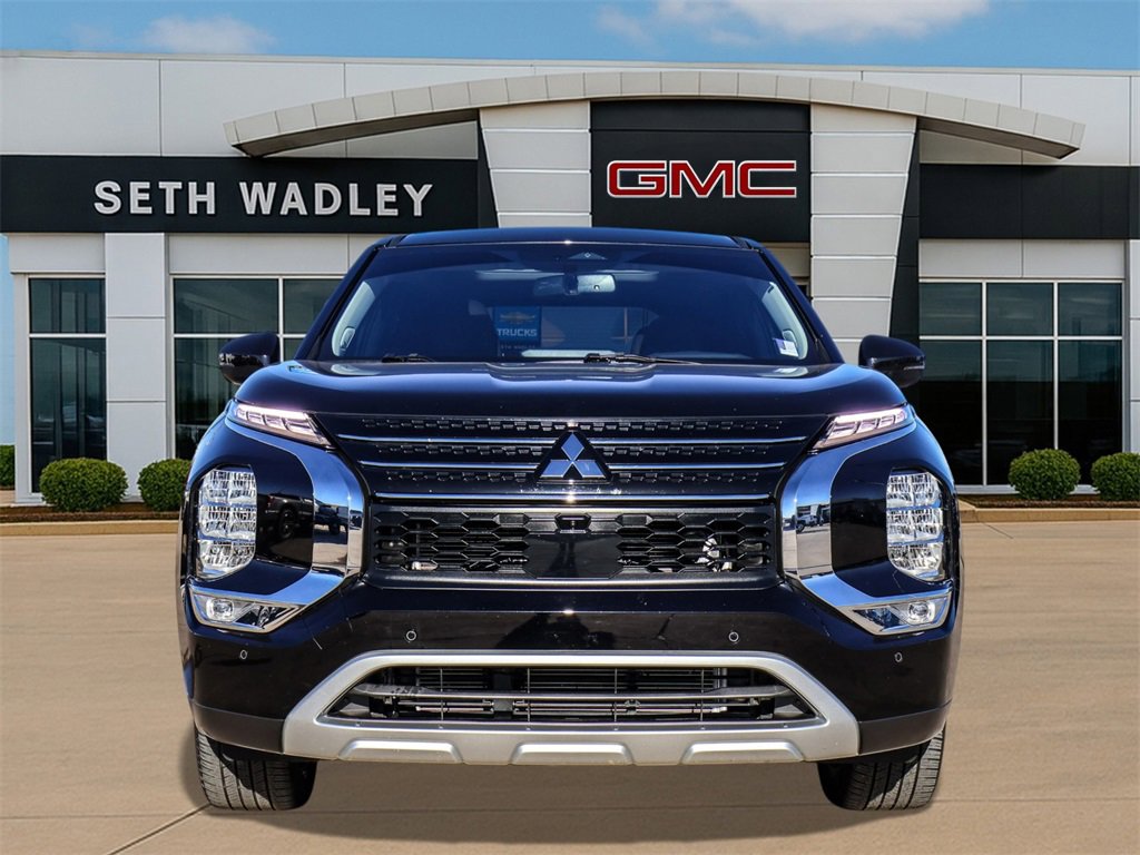 Used 2023 Mitsubishi Outlander SE image 2