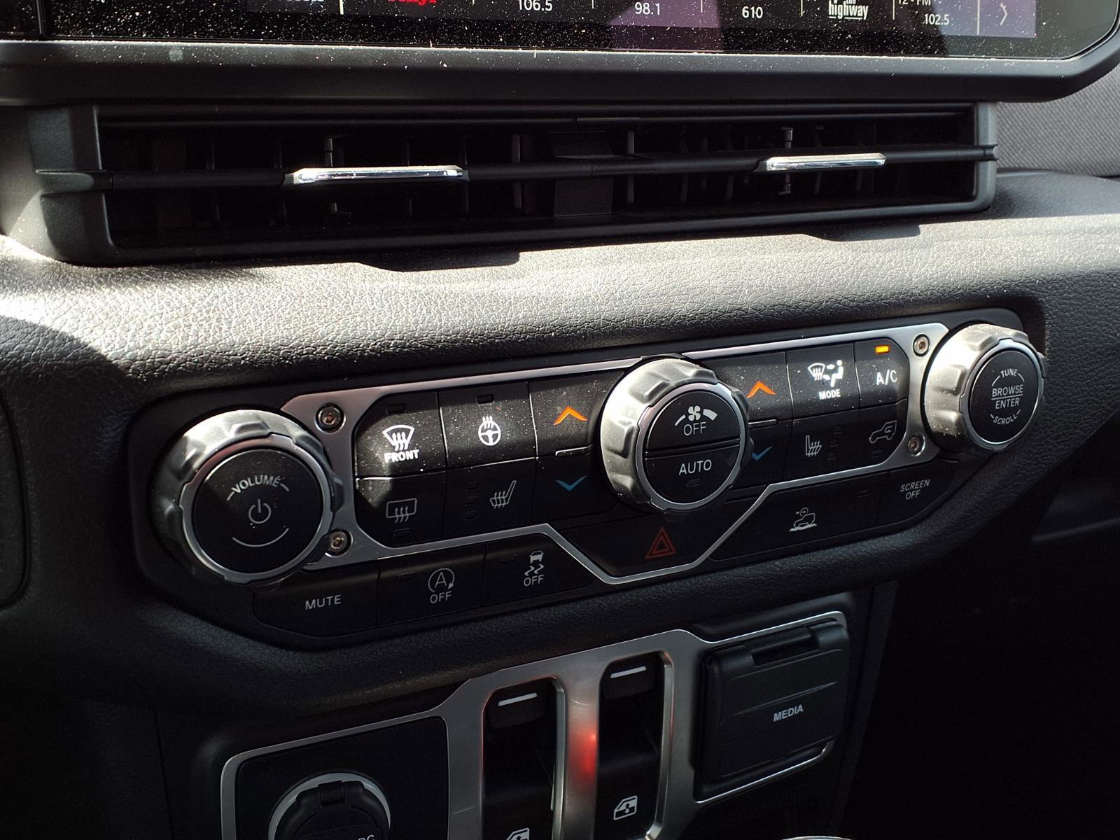 Used 2024 Jeep Wrangler Sport S image 5