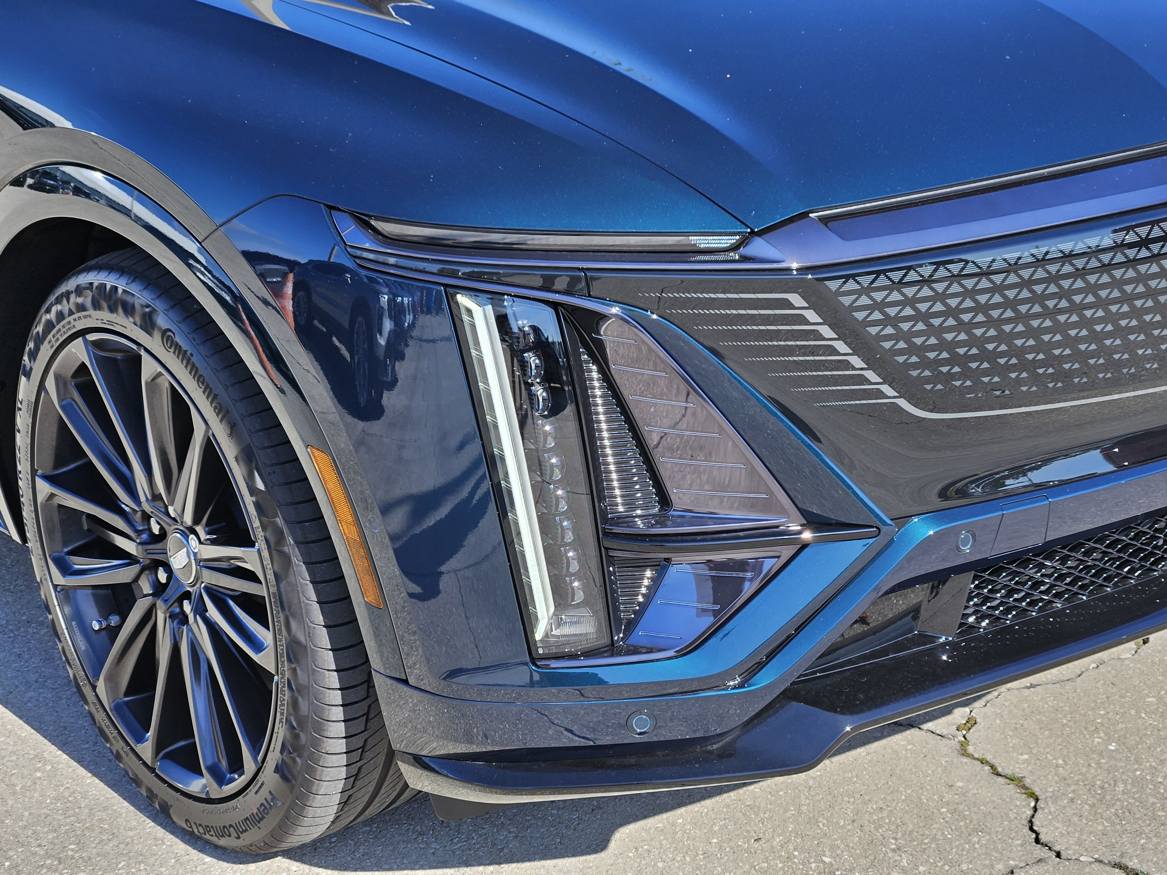 New 2026 Cadillac Lyriq V AWD/4WD image 9