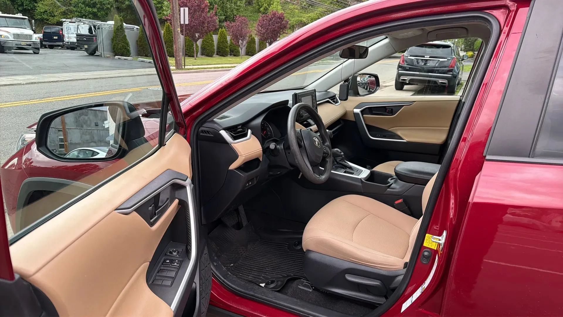 Used 2022 Toyota RAV4 LE AWD/4WD image 23