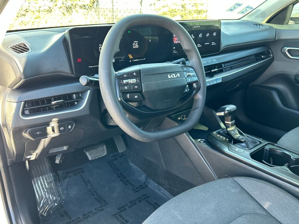 Used 2025 Kia K4 LXS image 7
