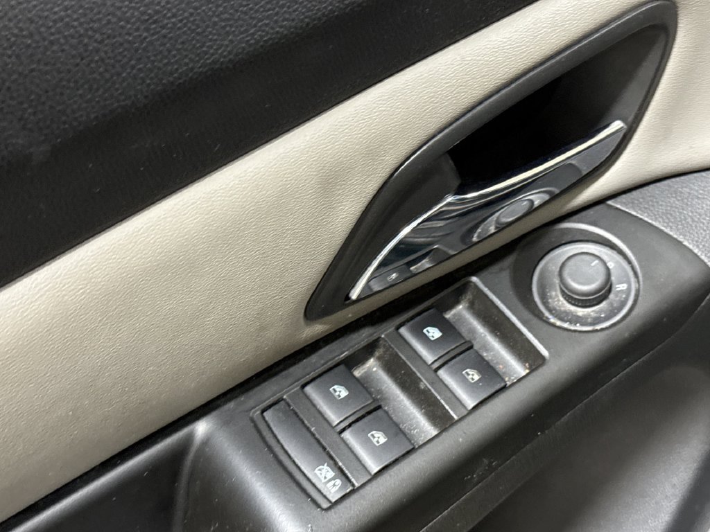 Used 2014 Chevrolet Cruze LT w/ Technology Package FWD image 20