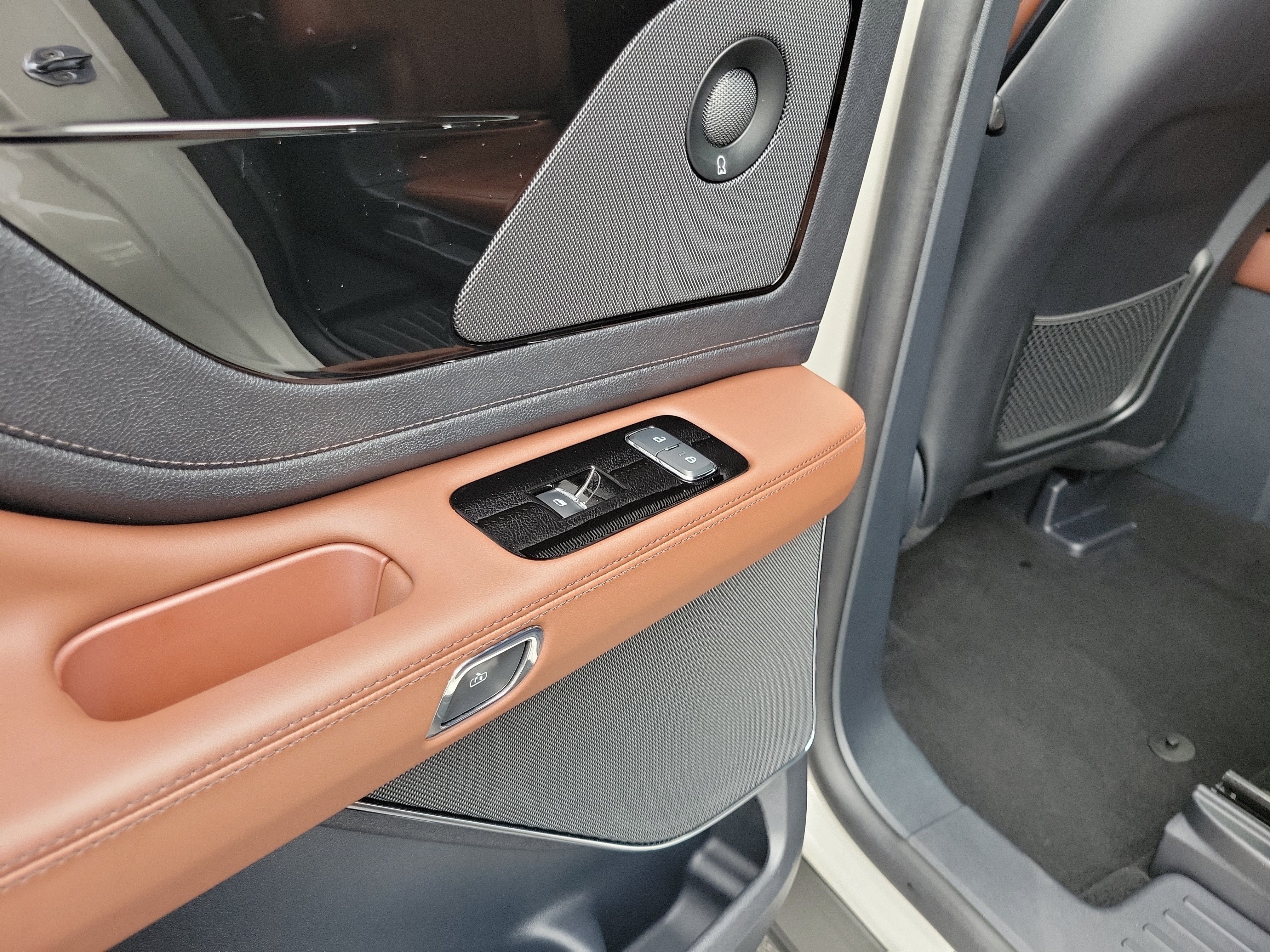 Used 2025 Lincoln Aviator Reserve w/ Illumination Package AWD/4WD image 13