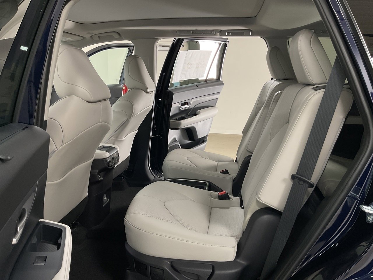 New 2025 Toyota Grand Highlander AWD image 16