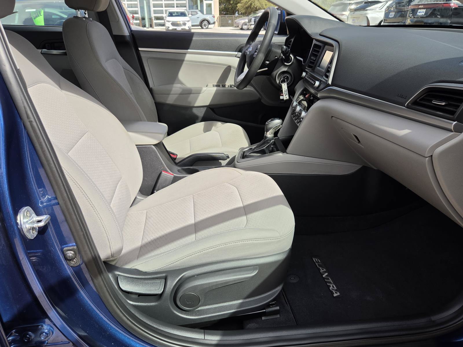 Used 2020 Hyundai Elantra SE FWD image 8