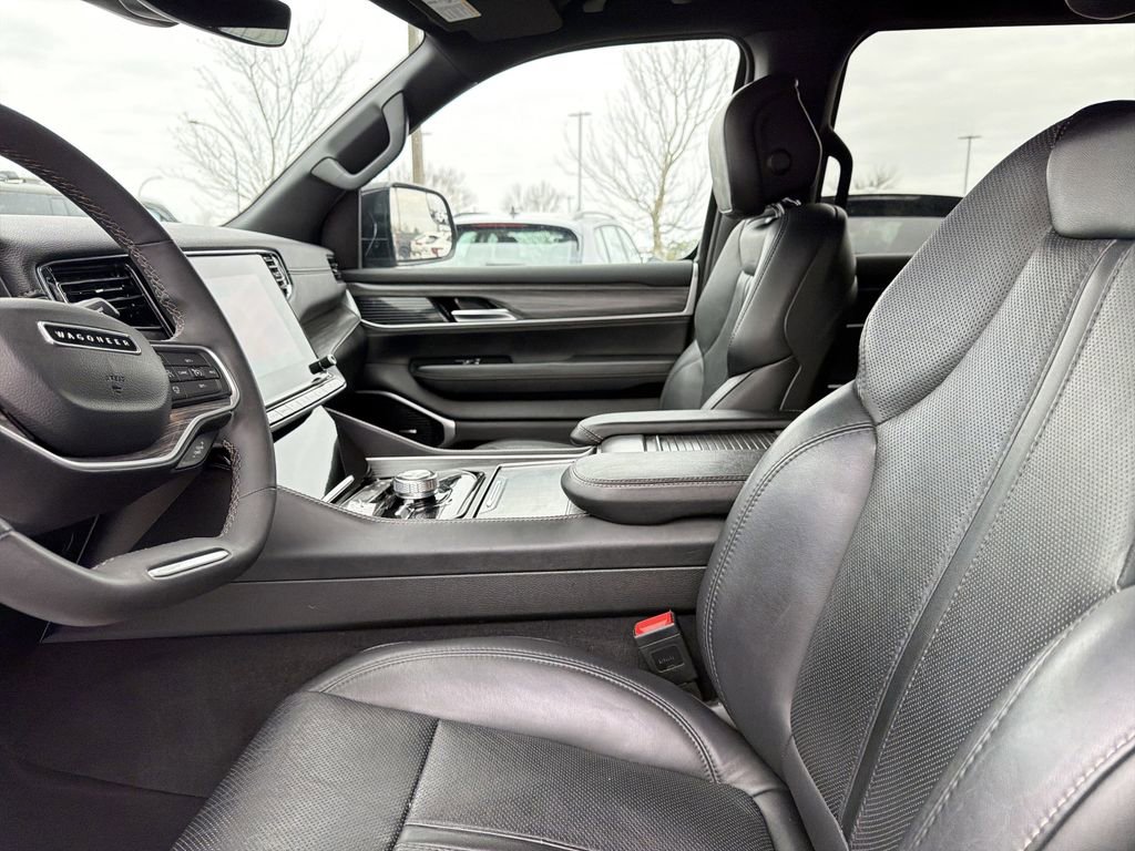 Used 2024 Jeep Wagoneer L Series II w/ Flexible Seating Group image 10