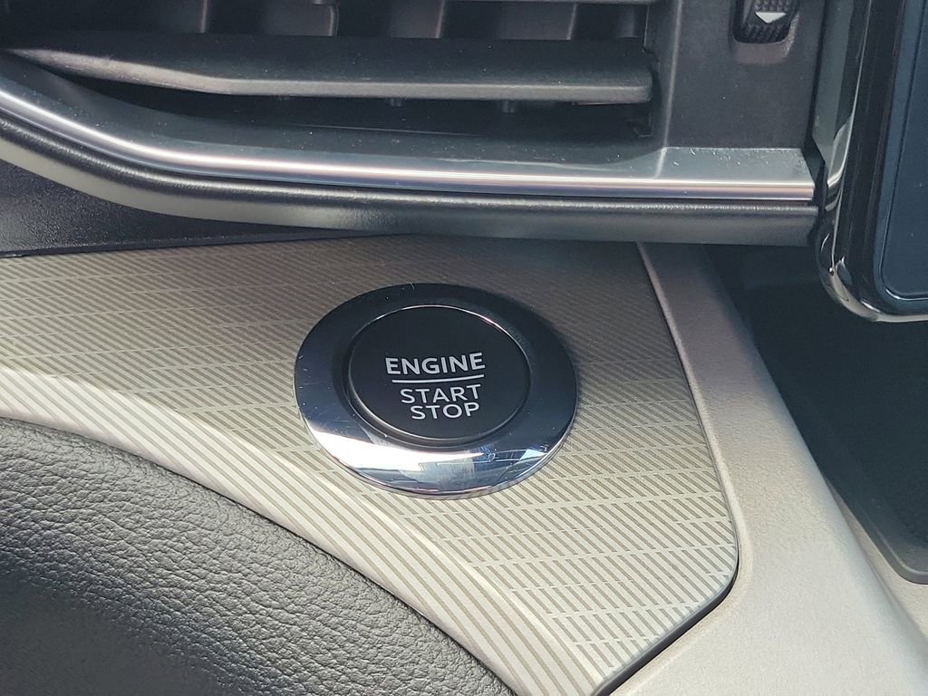 Used 2024 Ford Explorer XLT w/ Equipment Group 202A image 26