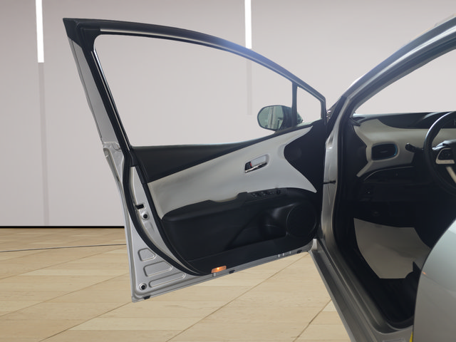 Used 2017 Toyota Prius Prime Plus FWD image 10