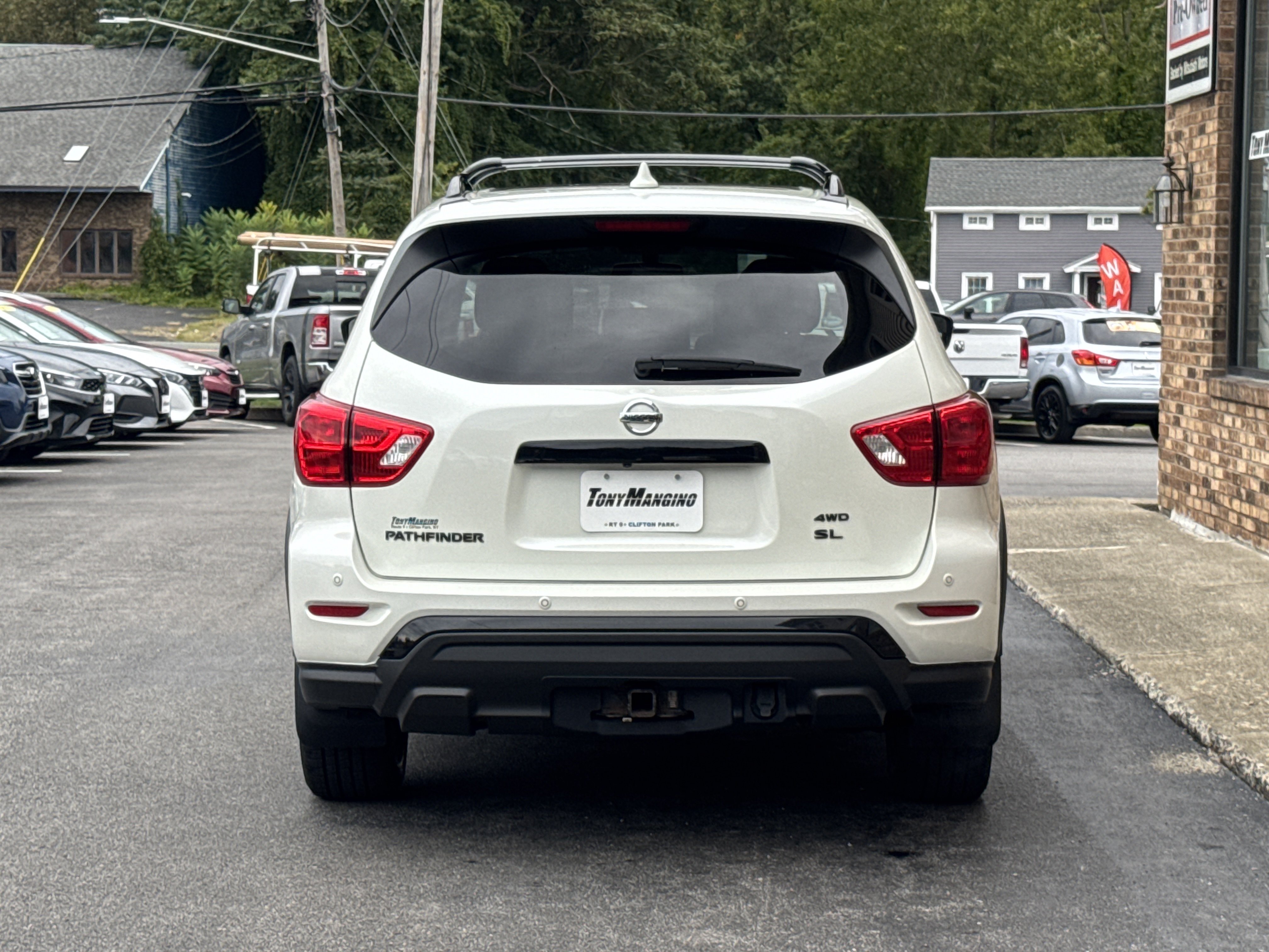Used 2020 Nissan Pathfinder SL AWD/4WD image 4