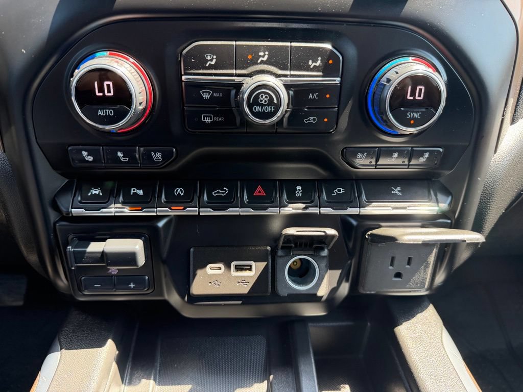 Used 2020 Chevrolet Silverado 1500 High Country w/ Technology Package AWD/4WD image 24