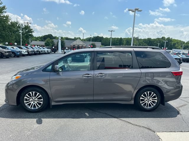 Used 2019 Toyota Sienna XLE w/ XLE Navigation Package FWD image 6