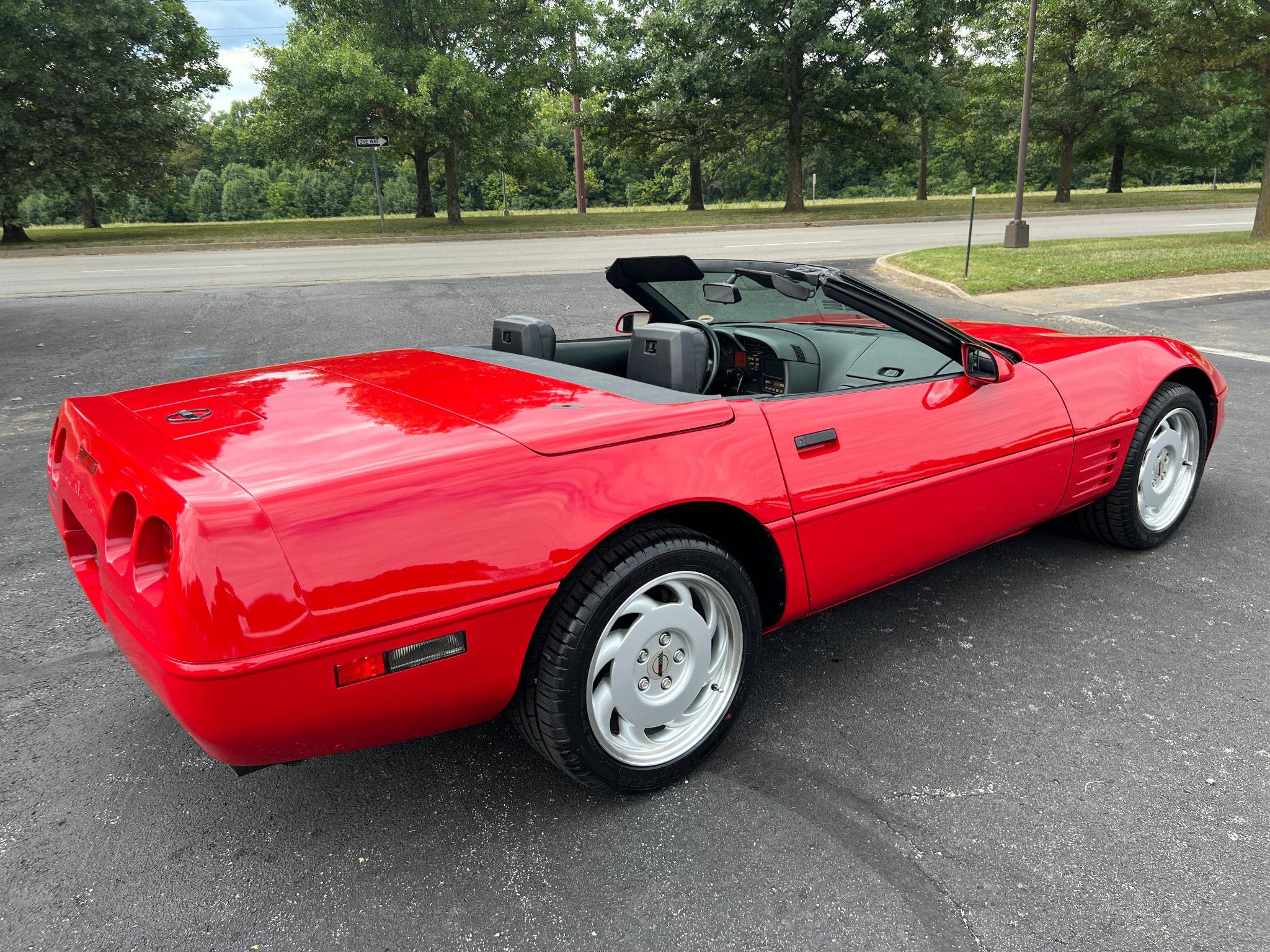 Used 1992 Chevrolet Corvette Convertible RWD image 9
