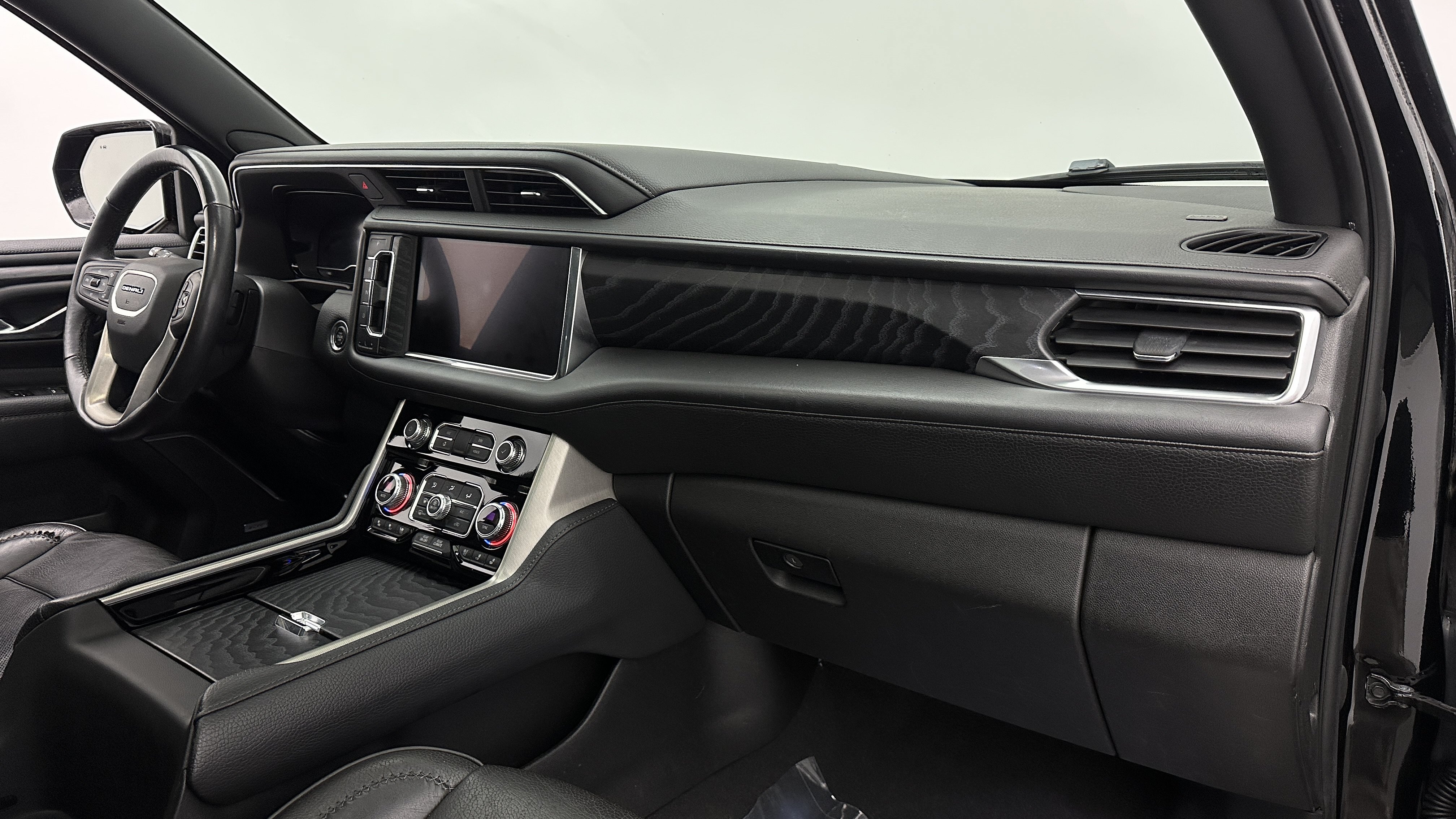 Used 2022 GMC Yukon Denali RWD image 43