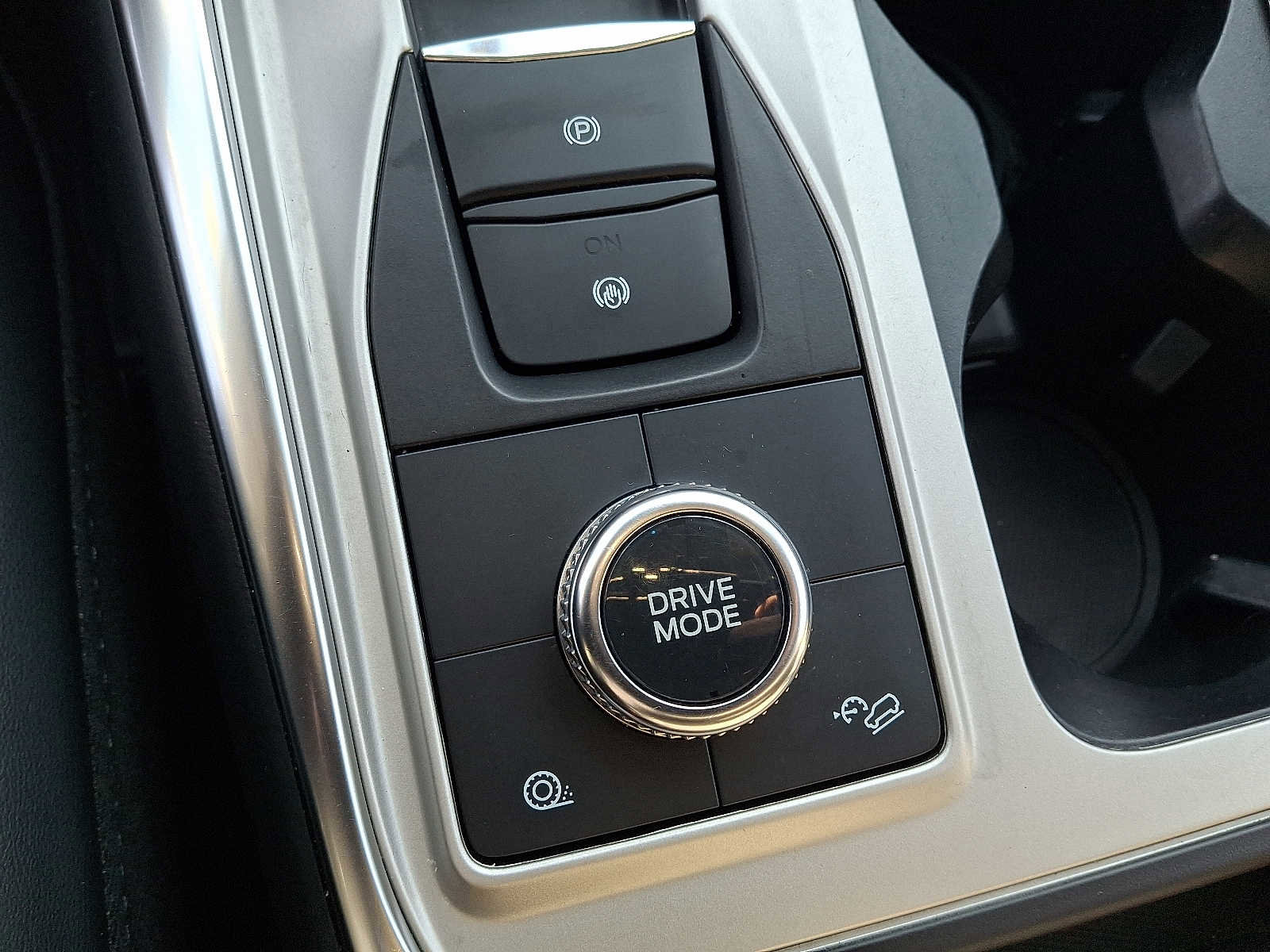 Used 2022 Ford Explorer XLT w/ Equipment Group 202A image 28