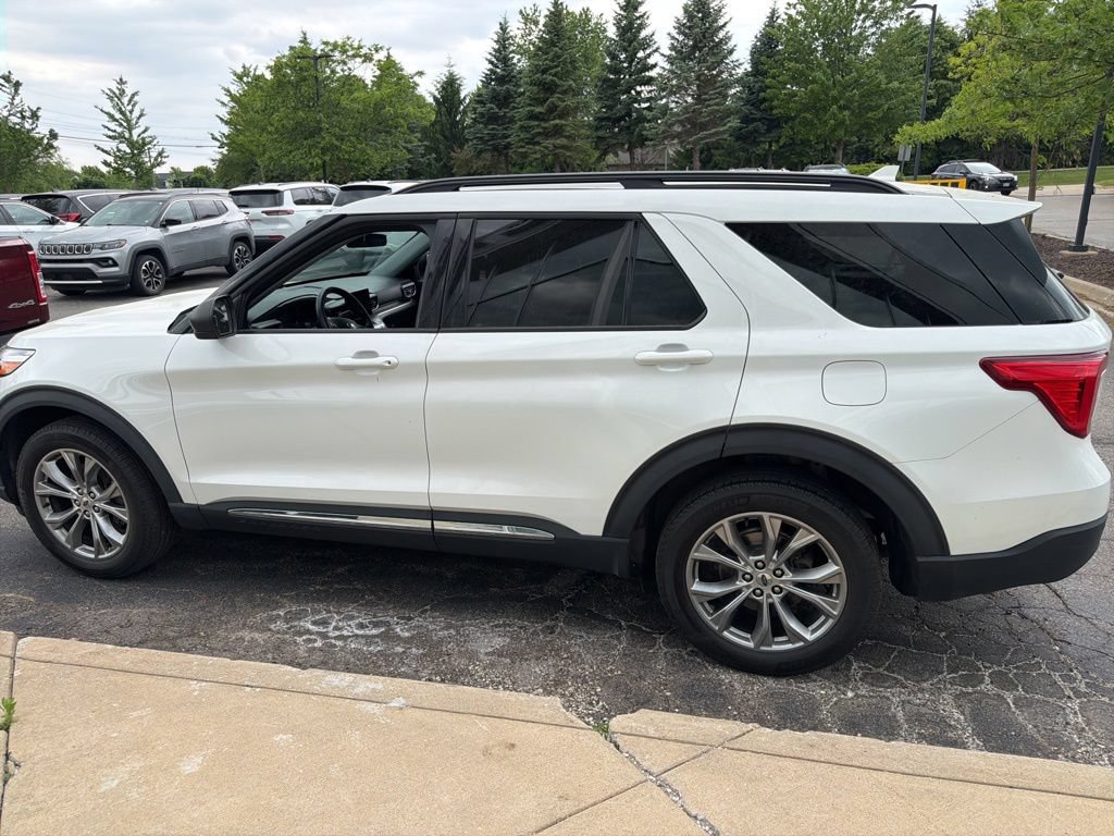 Used 2022 Ford Explorer XLT w/ Equipment Group 202A AWD/4WD image 5
