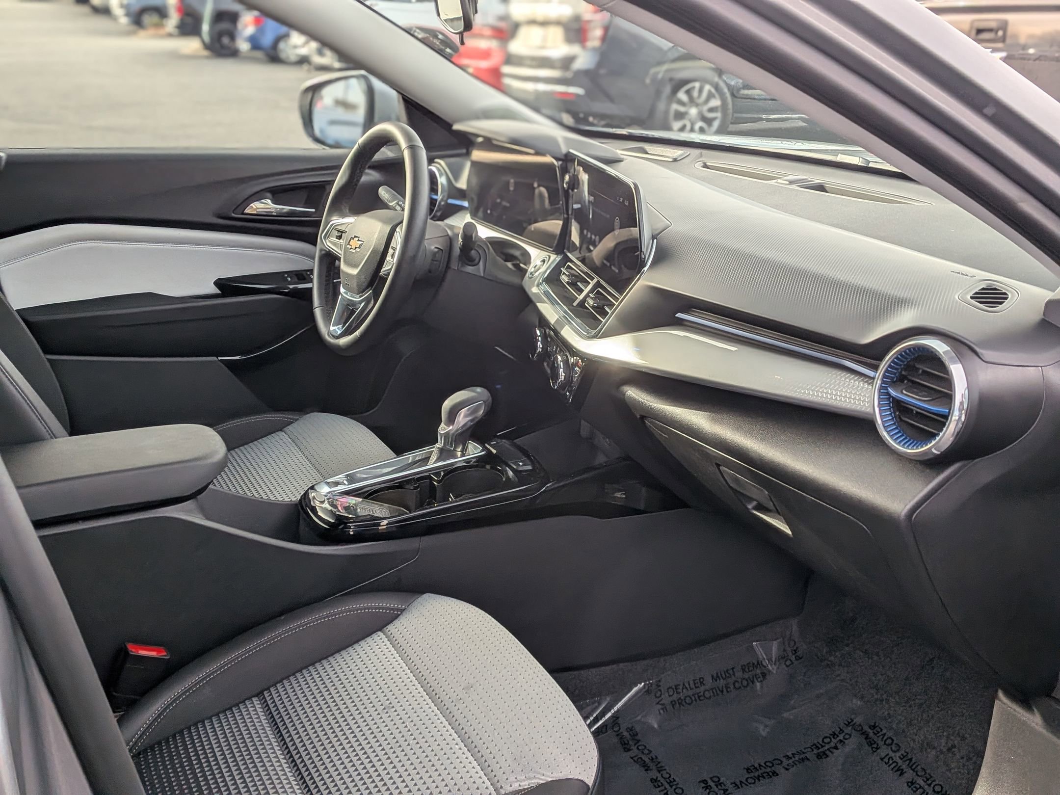 Certified 2025 Chevrolet Trax LT w/ LT Convenience Package image 22