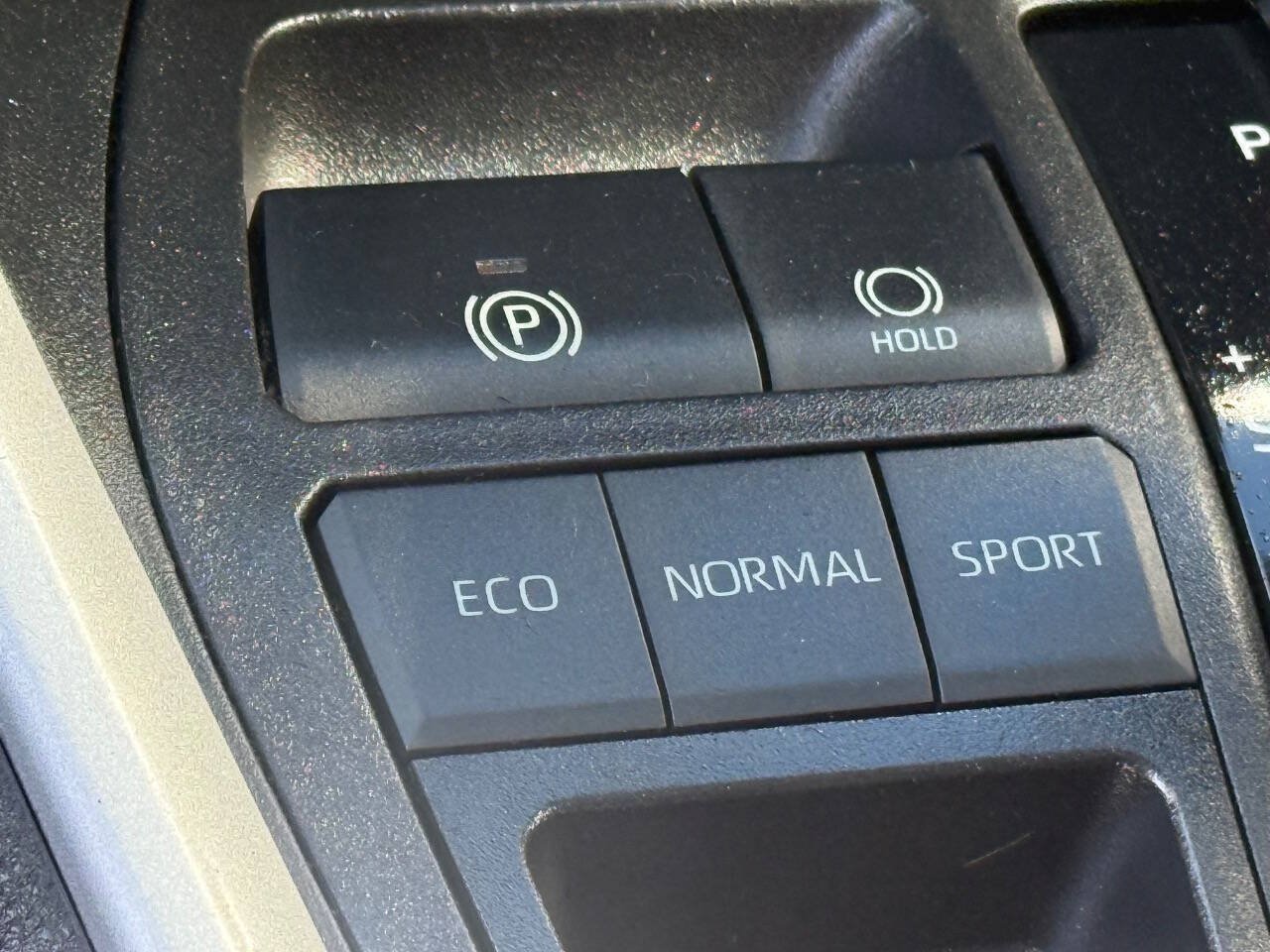 Used 2021 Toyota RAV4 XLE w/ Convenience Package FWD image 15