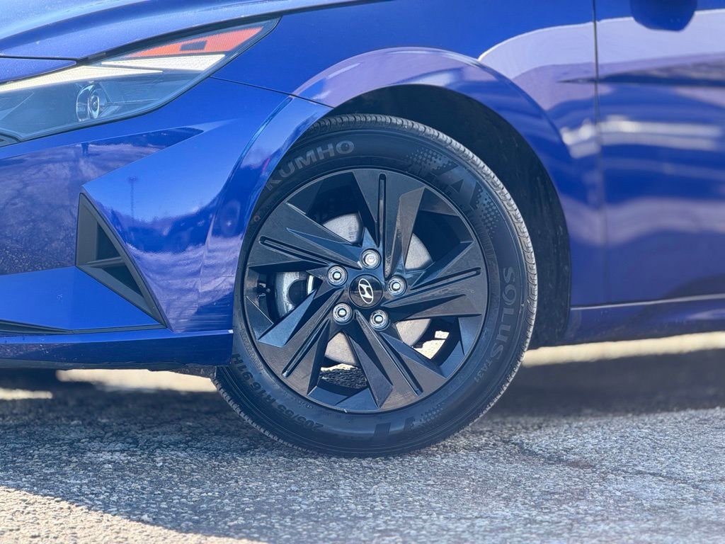 Used 2023 Hyundai Elantra SEL image 2