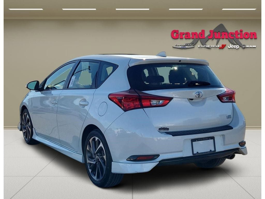 Used 2018 Toyota Corolla iM w/ Carpet Mat Package (TMS) FWD image 4