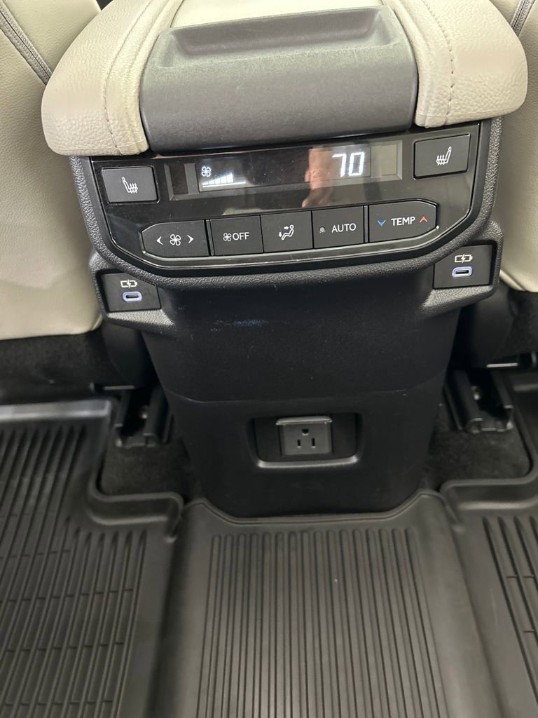 Used 2024 Toyota Grand Highlander Platinum image 25