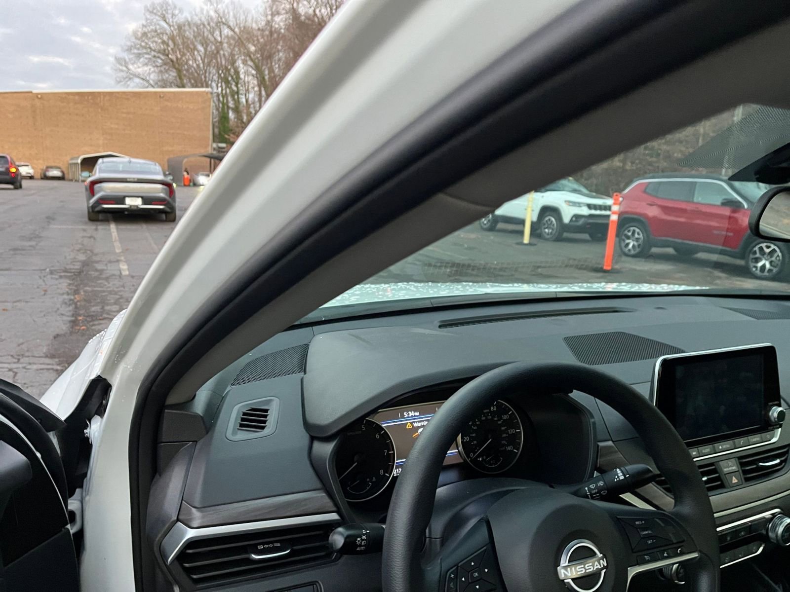 Used 2025 Nissan Altima 2.5 SV image 33