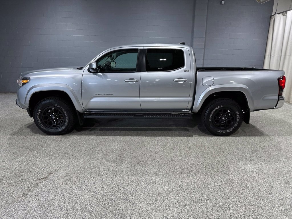 Used 2022 Toyota Tacoma SR5 AWD/4WD image 5