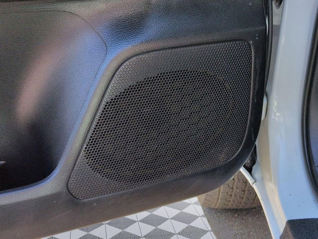 Used 2020 Toyota Tacoma SR image 12