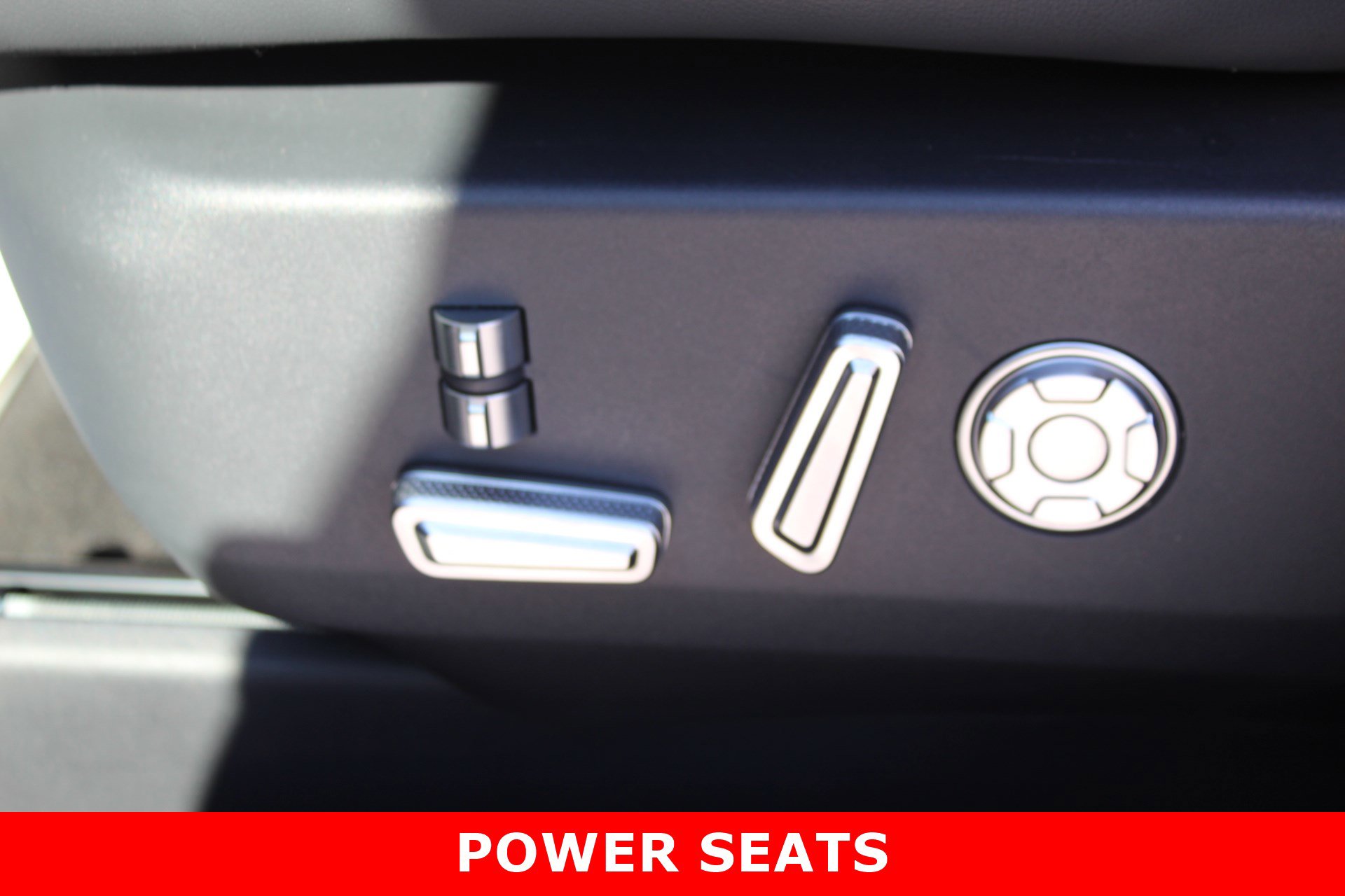 Used 2024 Lincoln Nautilus Reserve w/ Equipment Group 203A image 14