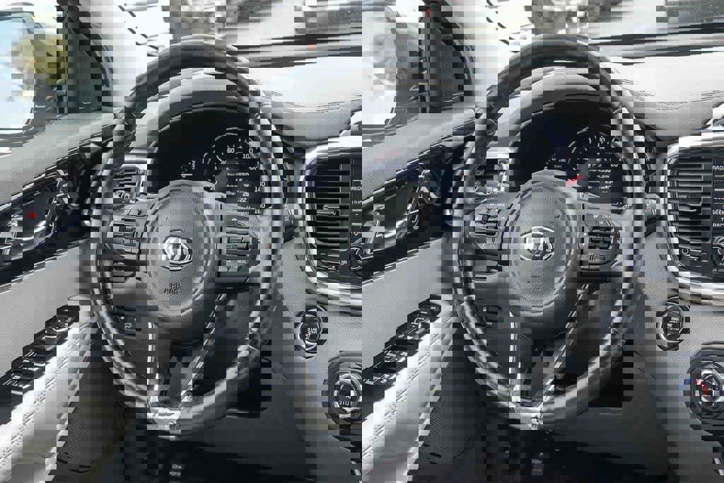 Used 2017 Kia Sorento SX image 14