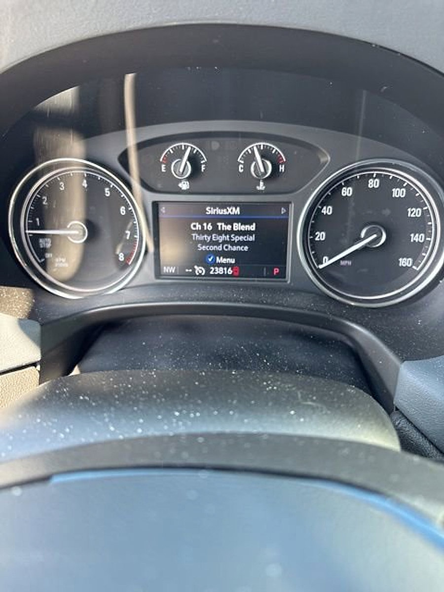 Used 2024 Buick Enclave Essence image 1