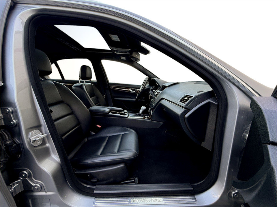 Used 2011 Mercedes-Benz C 300 Sedan image 10