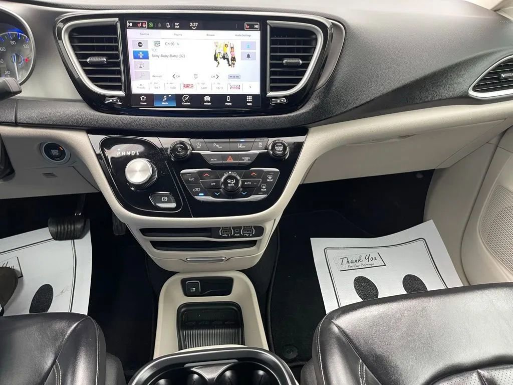 Used 2023 Chrysler Pacifica Touring-L image 27