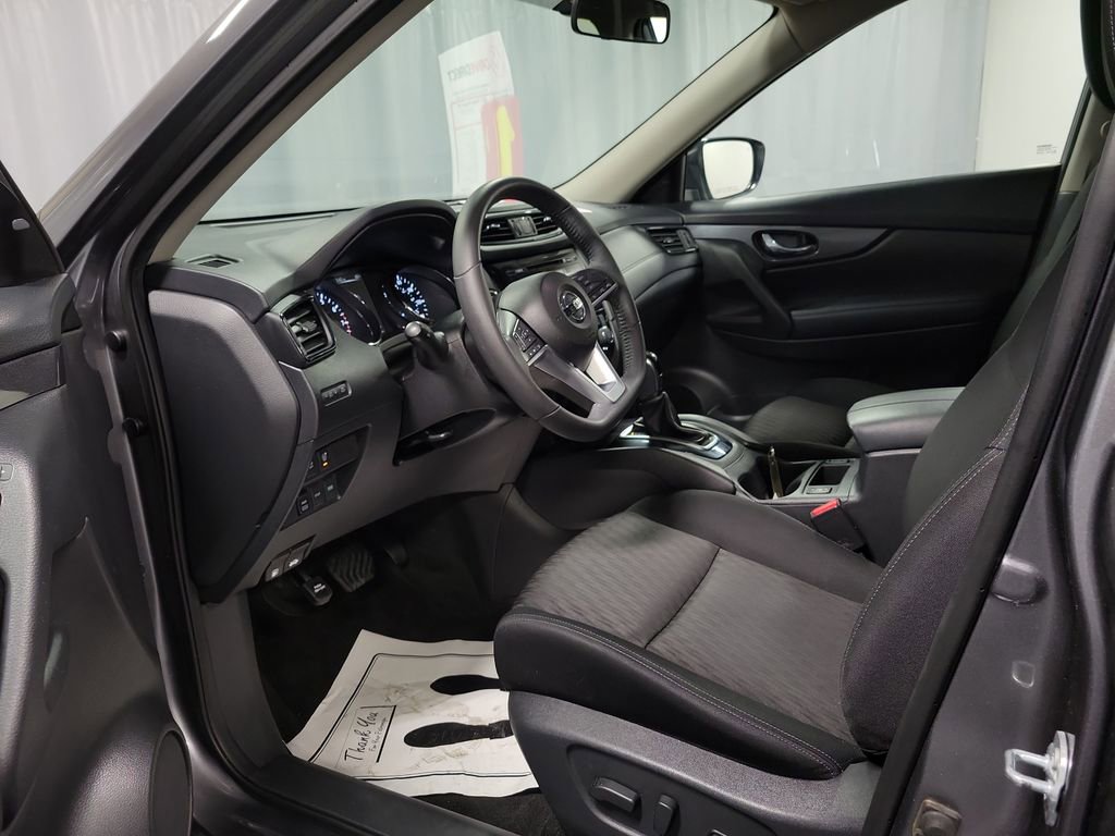 Used 2017 Nissan Rogue SV image 13