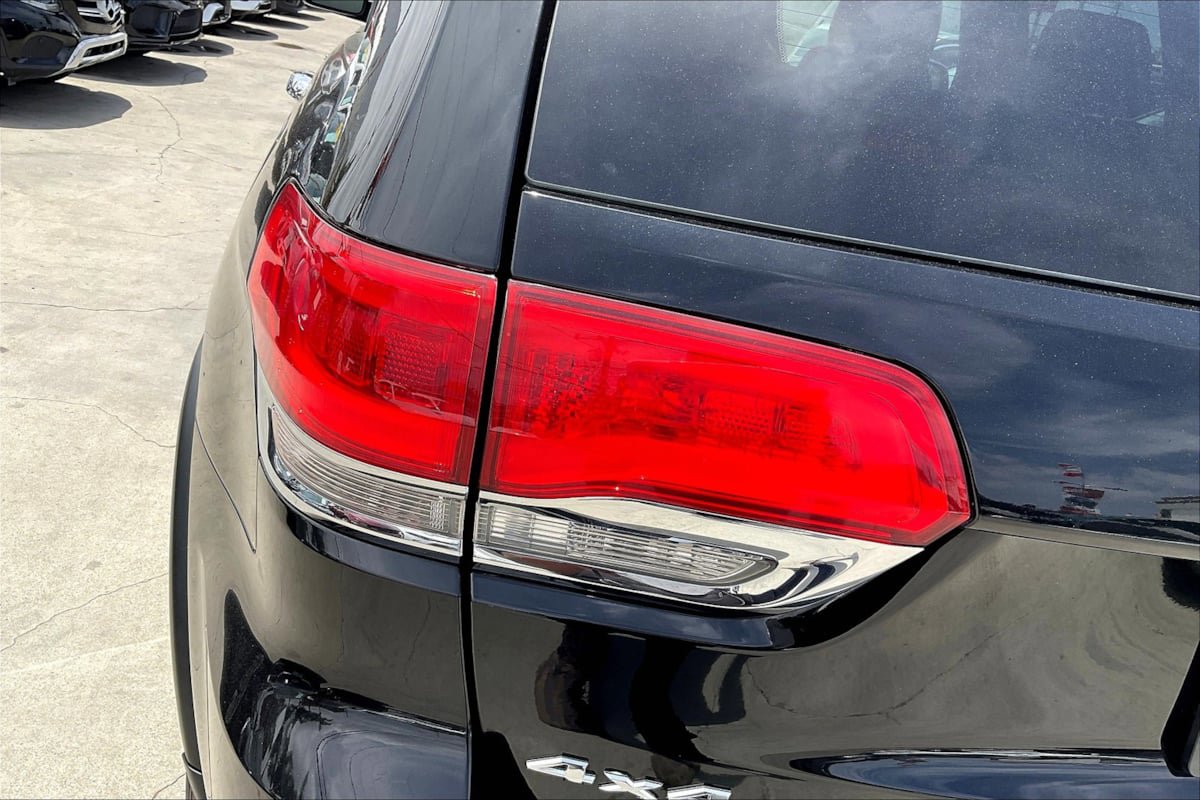 Used 2017 Jeep Grand Cherokee Limited AWD/4WD image 28