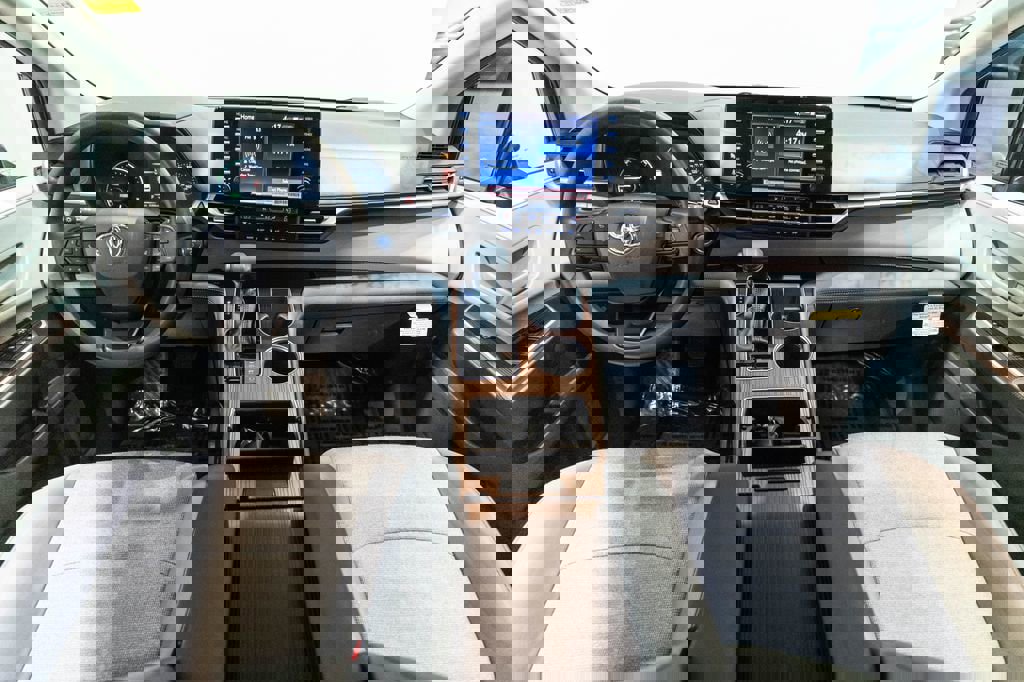 Certified 2024 Toyota Sienna LE image 13