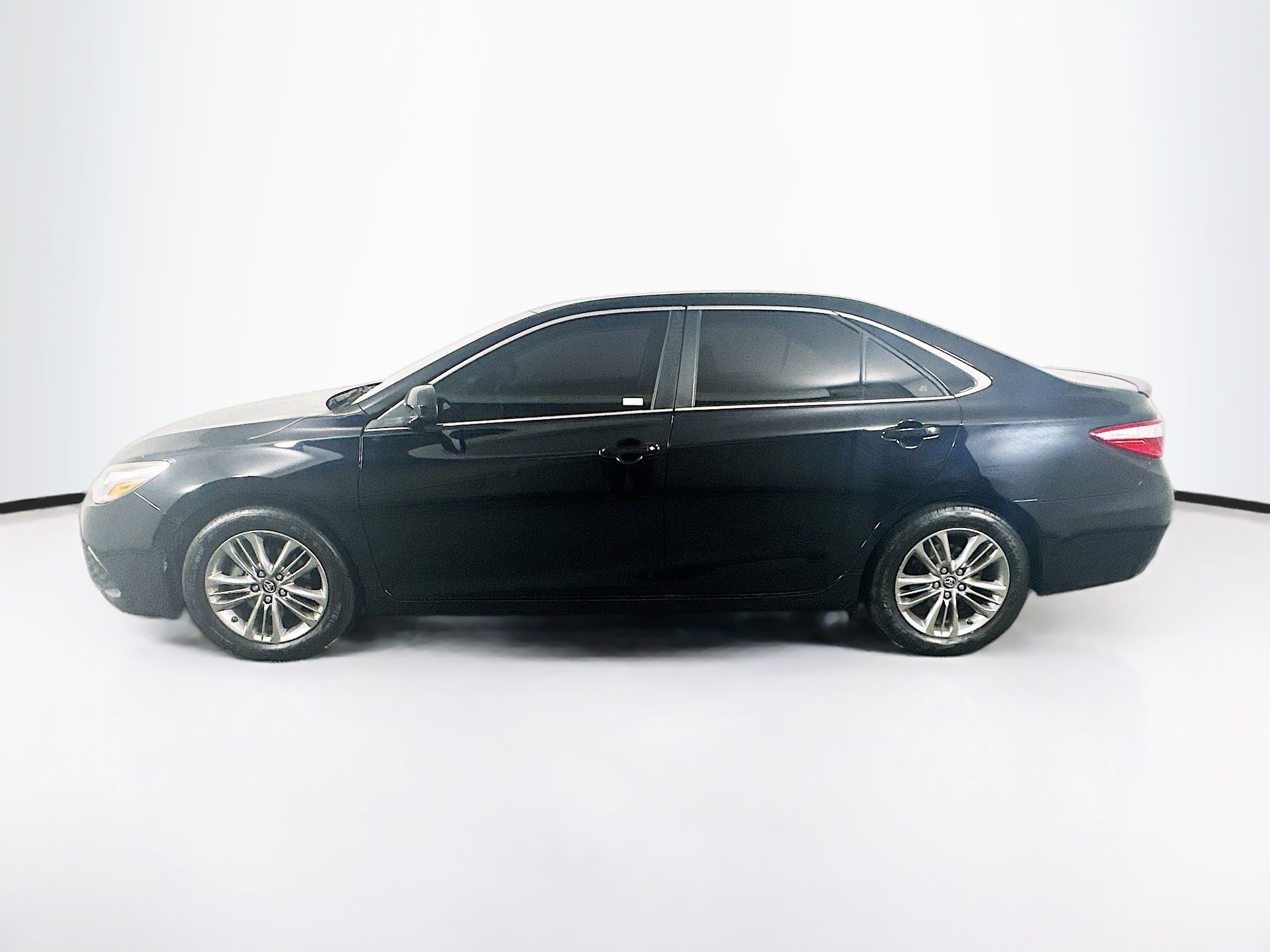 Used 2017 Toyota Camry SE FWD image 4