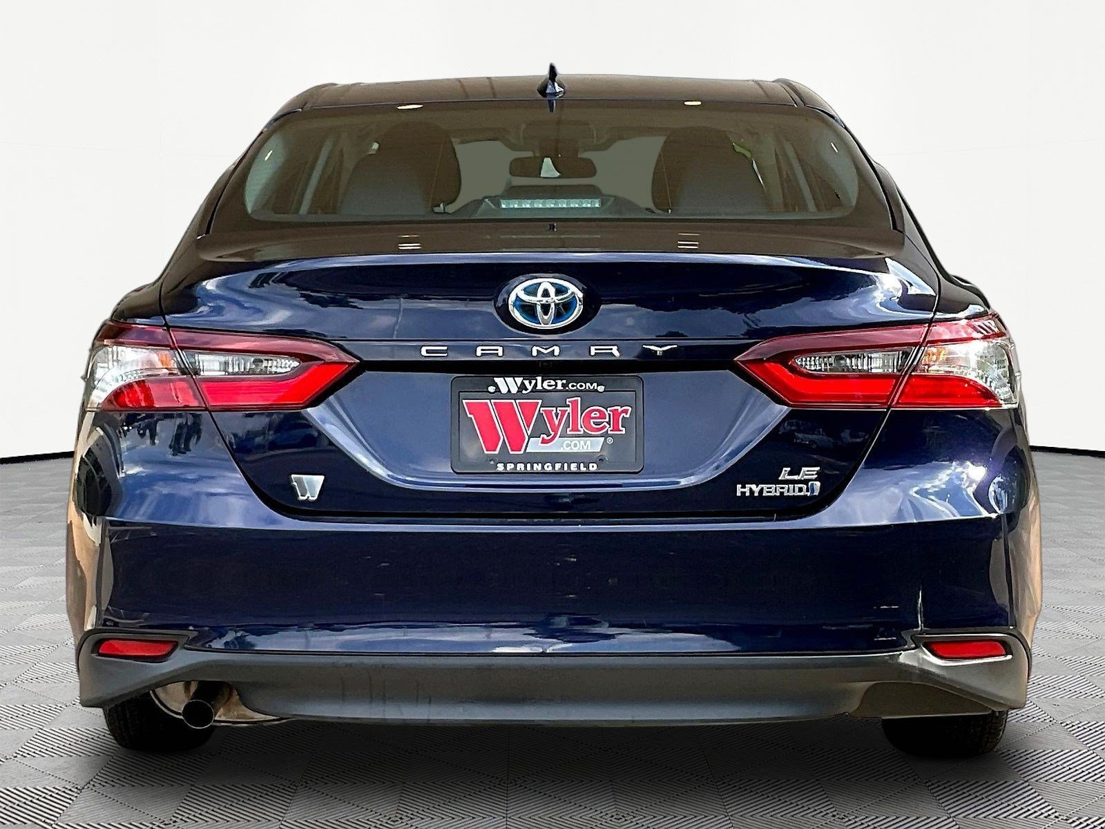 Used 2021 Toyota Camry LE FWD image 5