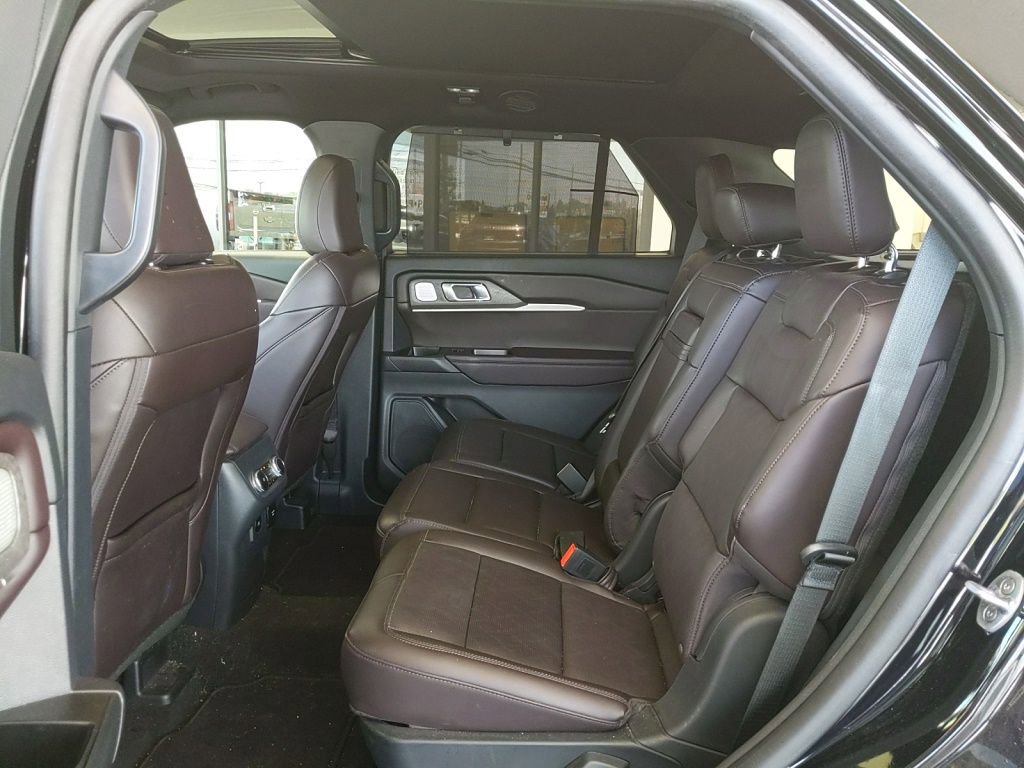 Used 2025 Ford Explorer Platinum AWD/4WD image 15