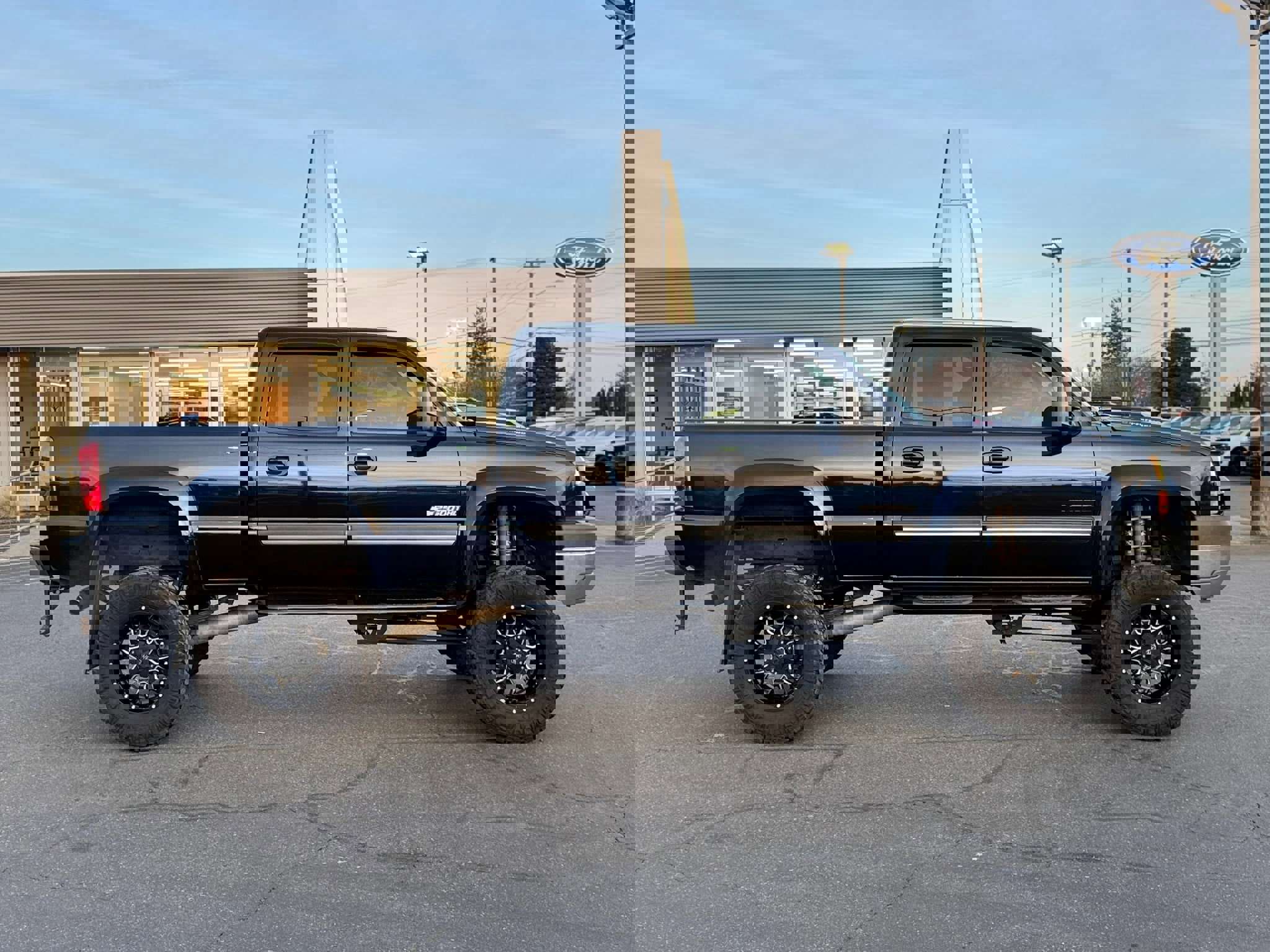 Used 2006 Chevrolet Silverado 2500 LT w/ Onstar Plus Package image 2