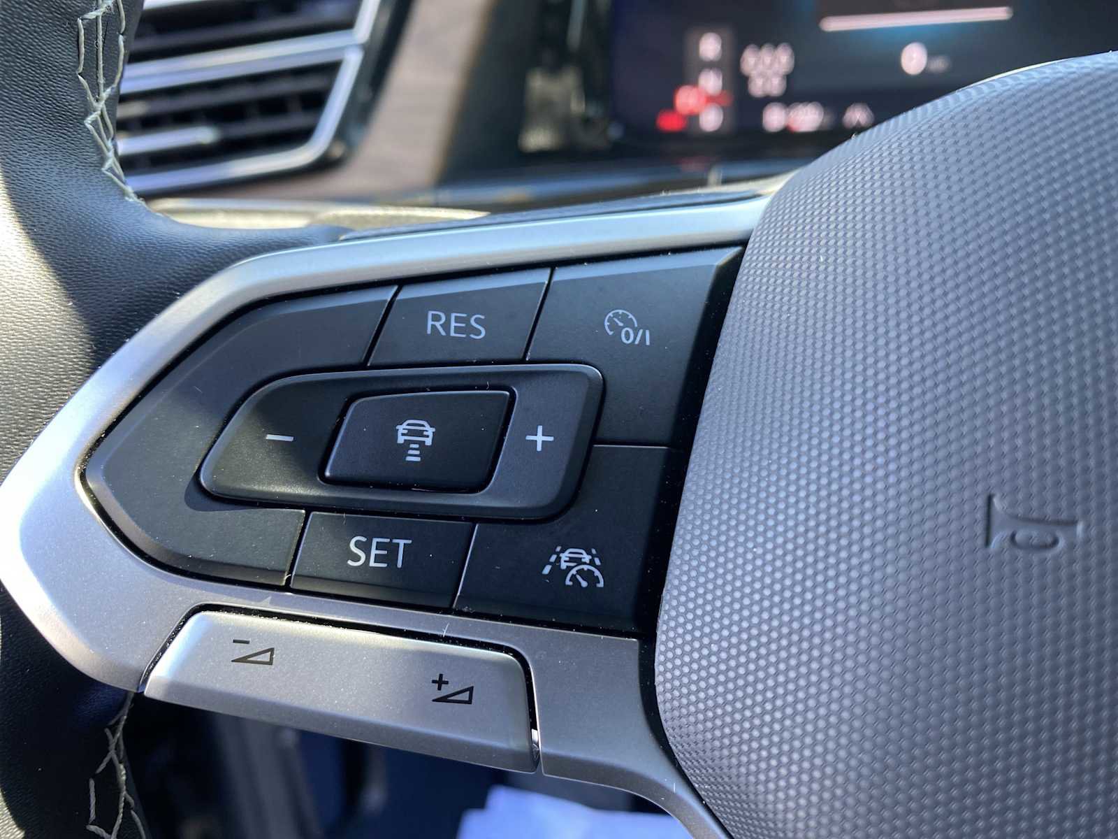 Used 2024 Volkswagen Atlas SE w/ Black Wheel Package image 19