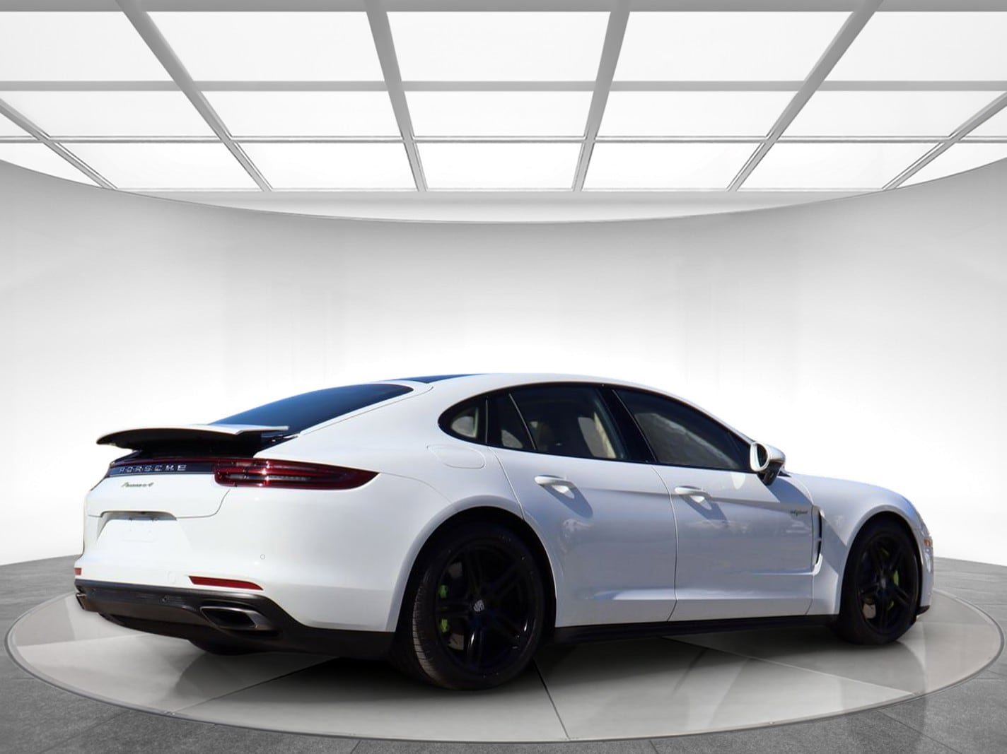 Used 2018 Porsche Panamera 4 w/ Premium Package Plus AWD/4WD image 8