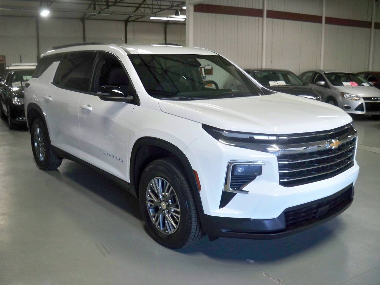 Used 2025 Chevrolet Traverse LT w/ LPO, Floor Liner Package FWD image 3