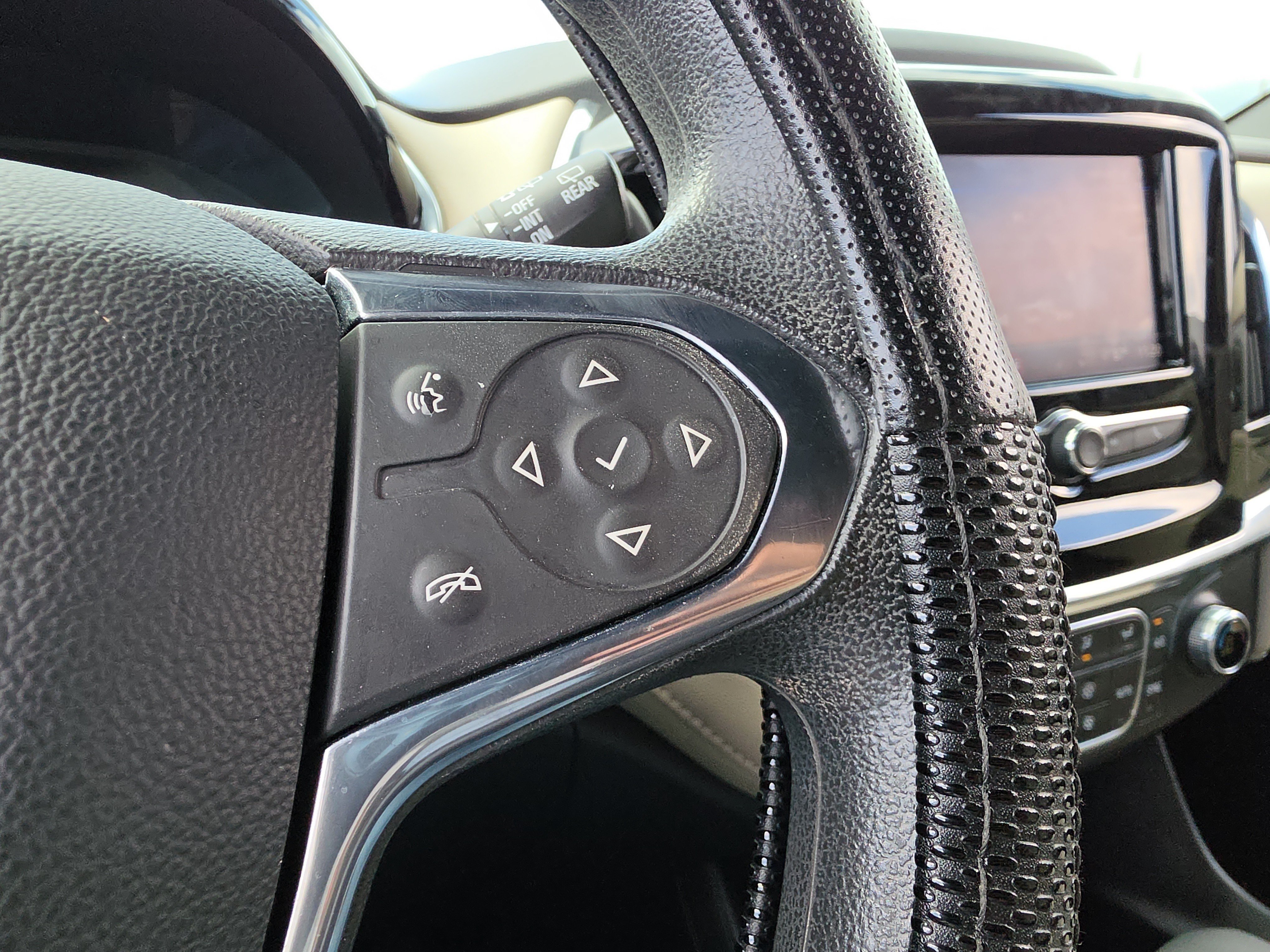Used 2023 Chevrolet Traverse LS FWD image 15