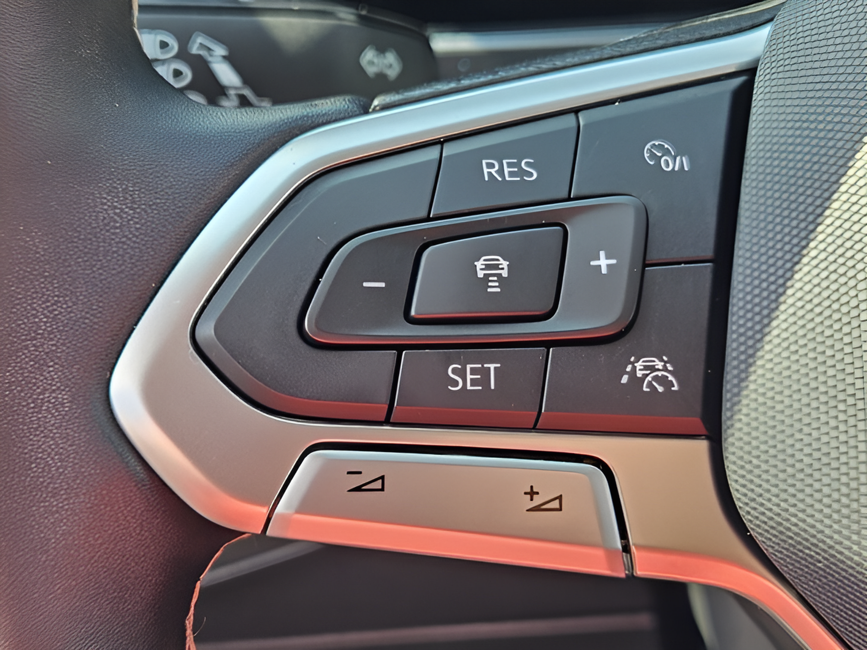 Certified 2023 Volkswagen Tiguan SE w/ Panoramic Sunroof Package FWD image 25