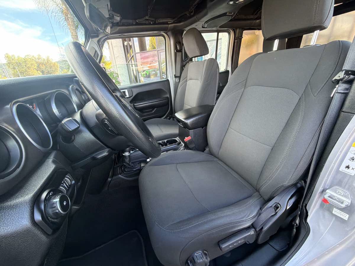 Used 2018 Jeep Wrangler Unlimited Sport AWD/4WD image 17