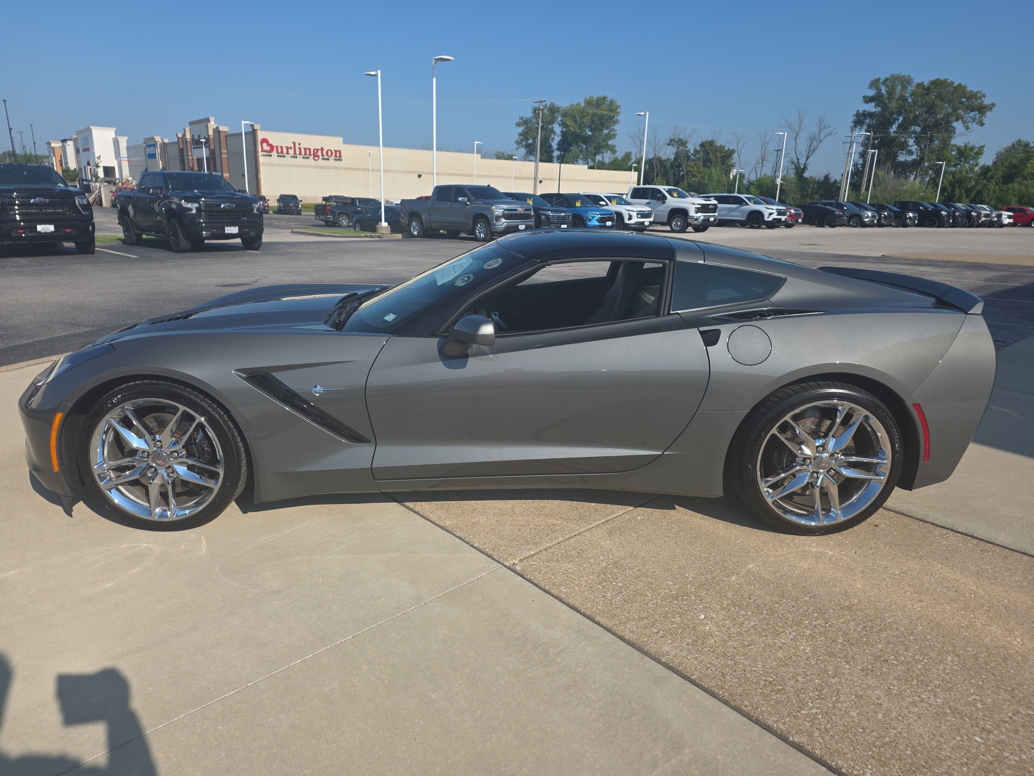 Used 2016 Chevrolet Corvette Stingray Coupe w/ 2LT Preferred Equipment Group RWD image 7