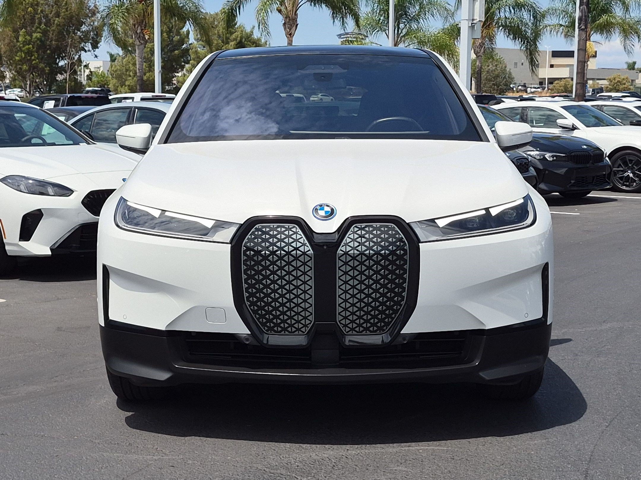 Used 2024 BMW iX xDrive50 AWD/4WD image 3
