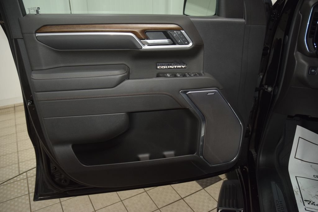 Used 2025 Chevrolet Silverado 1500 High Country w/ High Country Premium Package AWD/4WD image 49
