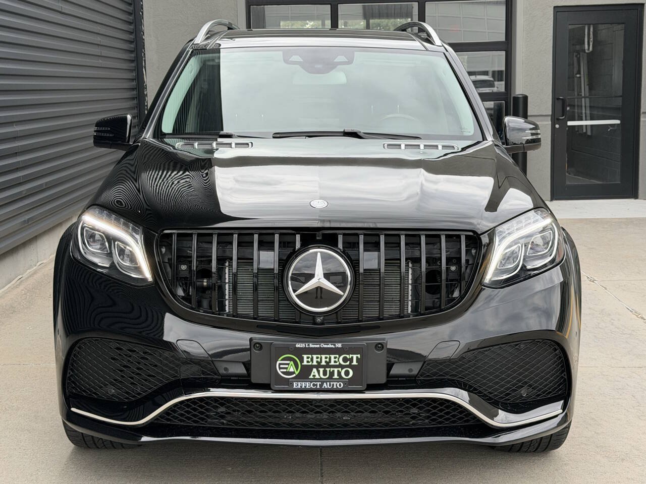 Used 2017 Mercedes-Benz GLS 550 4MATIC image 4