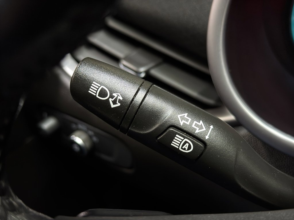 Used 2022 Chevrolet Malibu RS image 21